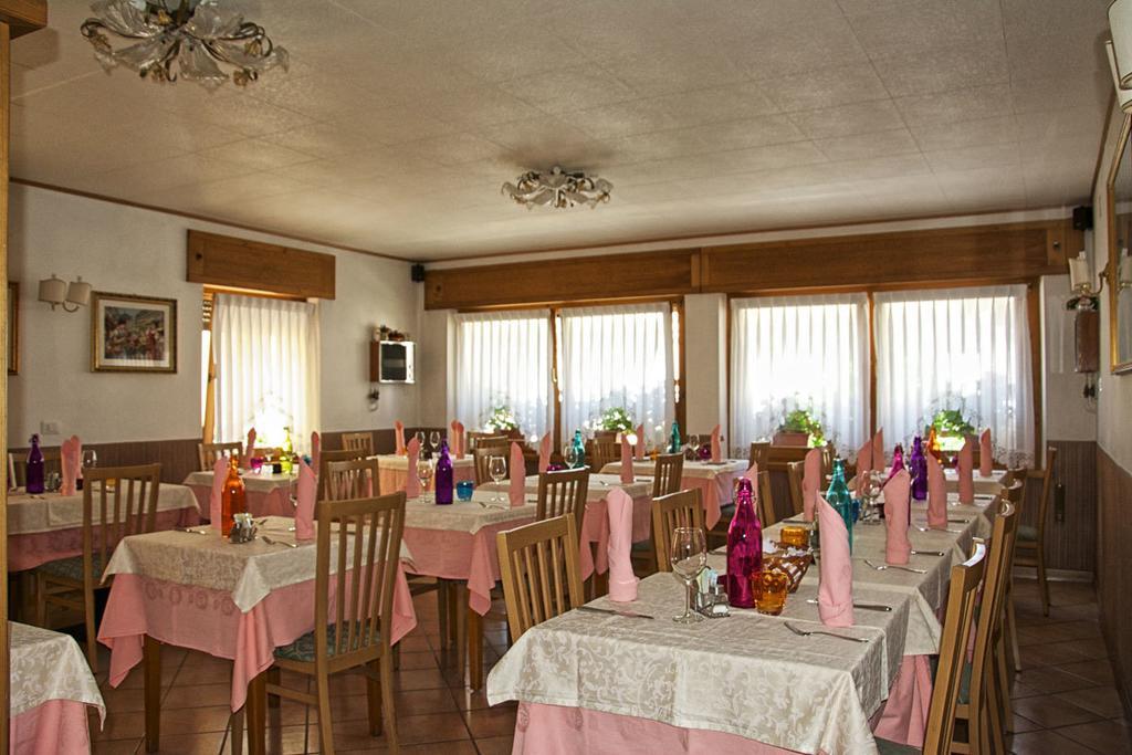 Albergo Ristorante Iris アウロンツォ・ディ・カドーレ エクステリア 写真